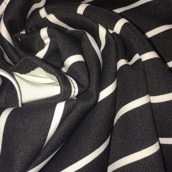 Decree Crop Top - Picture 6 of 7